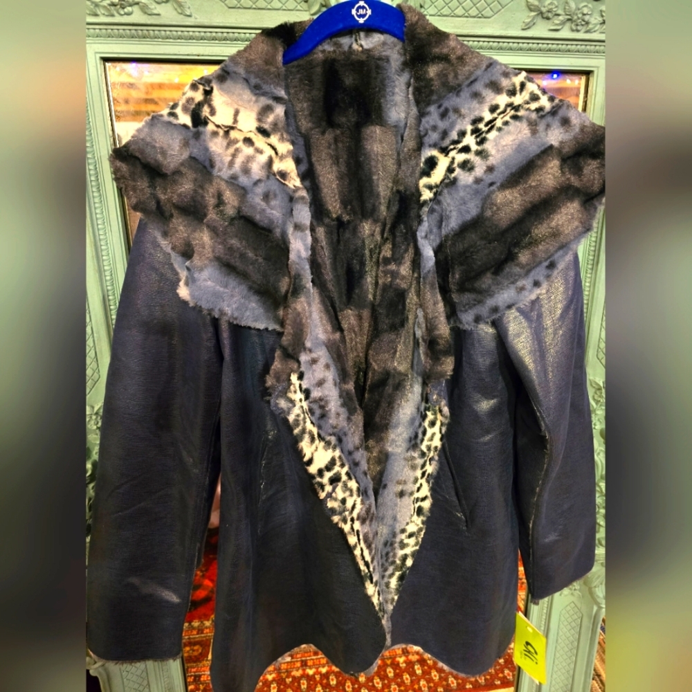 Chi by Carlos Falchi reversible Faux Fur jacket. Size large new w tag